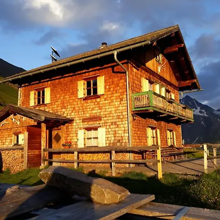 Lesach-riegelhuette * Kals am Grossglockner